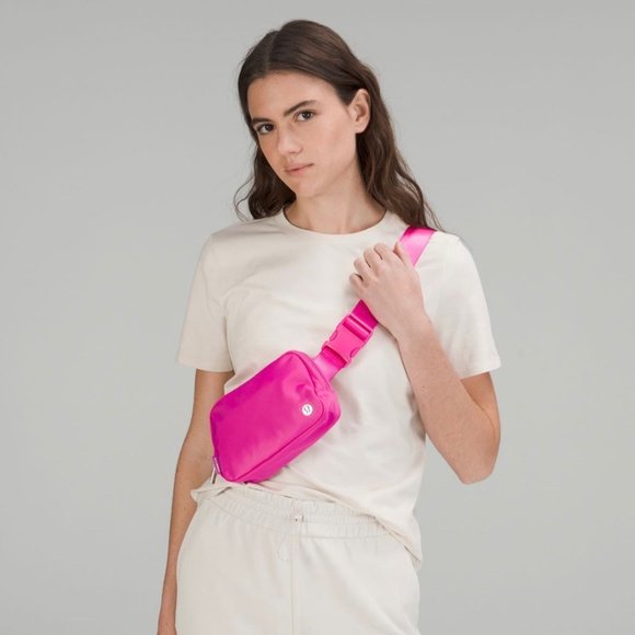 Lululemon Athletic Everywhere Belt Bag 1L Sonic Pink NWT One Size - Picture 5 of 11